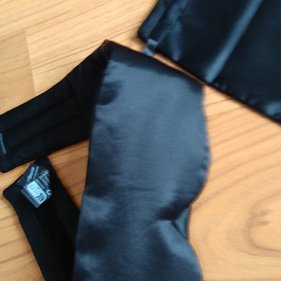 100% Mulberry Silk Sleep Mask With Silk Storage Pouch - Picture 4 of 7